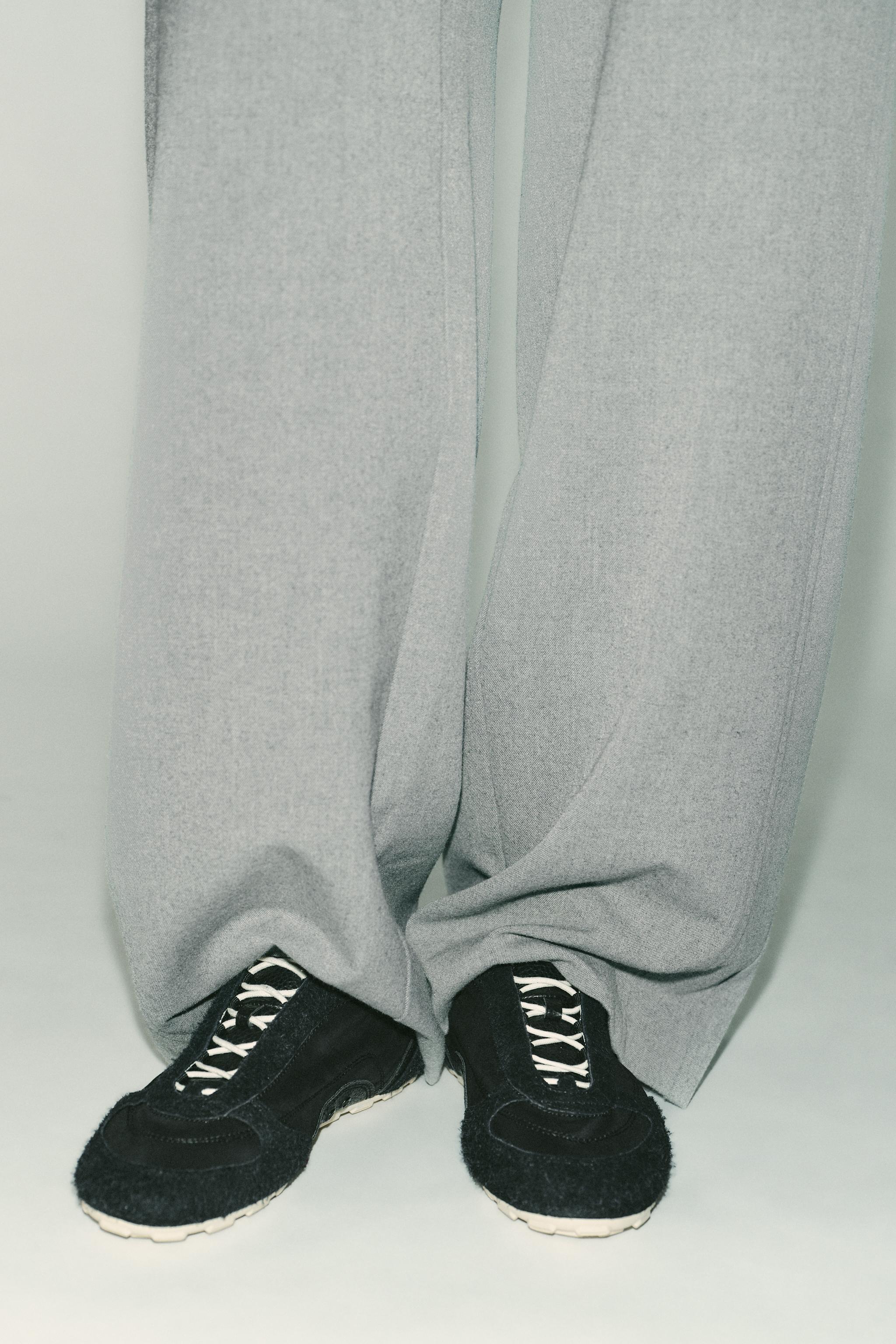 SOFT RUNNING SNEAKERS